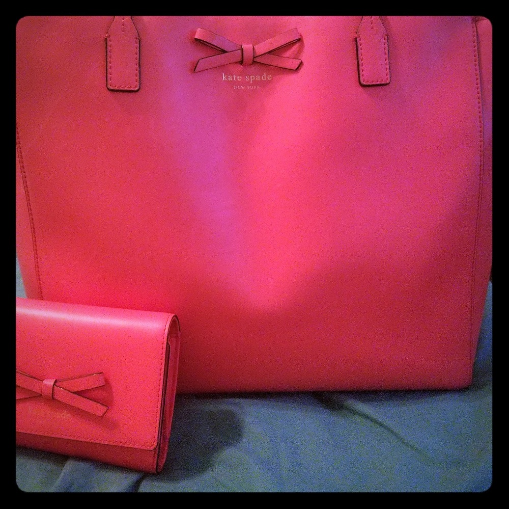 Coral purse with wallet